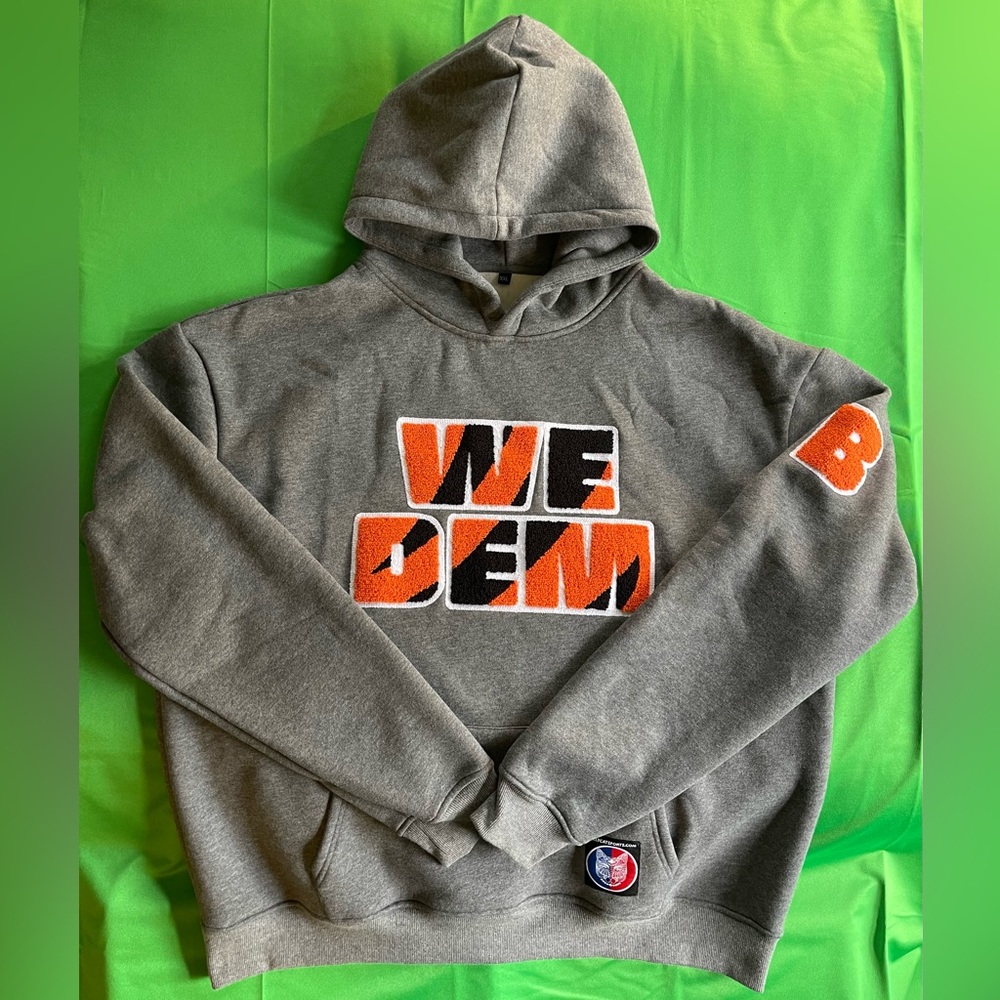 ONLY 8 LEFT for sale in all the CITY 🔥🔥🔥🔥CINCINNATI FOOTBALL  “WE DEM” HOODIE. - Picture 5 of 11